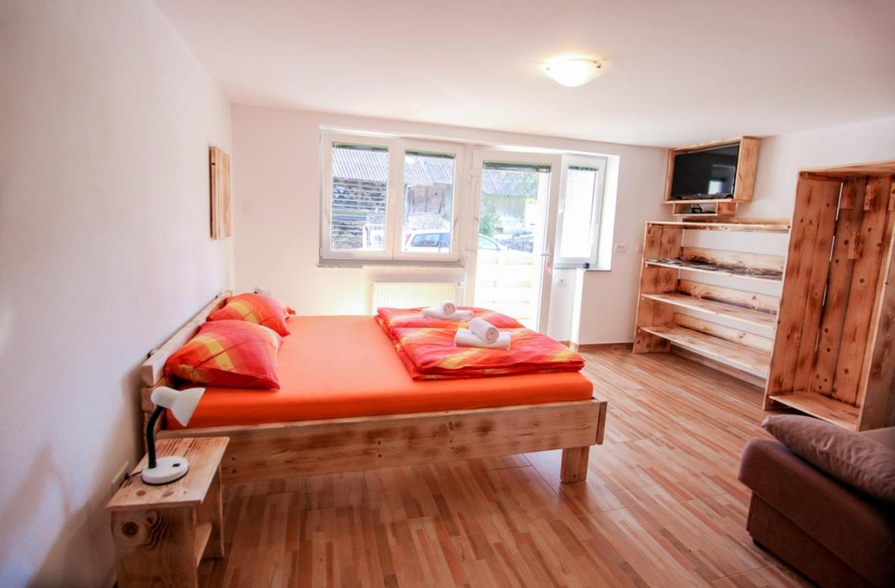 Apartmaji Pri Kozmavo - Little House Bohinji-tó Kültér fotó