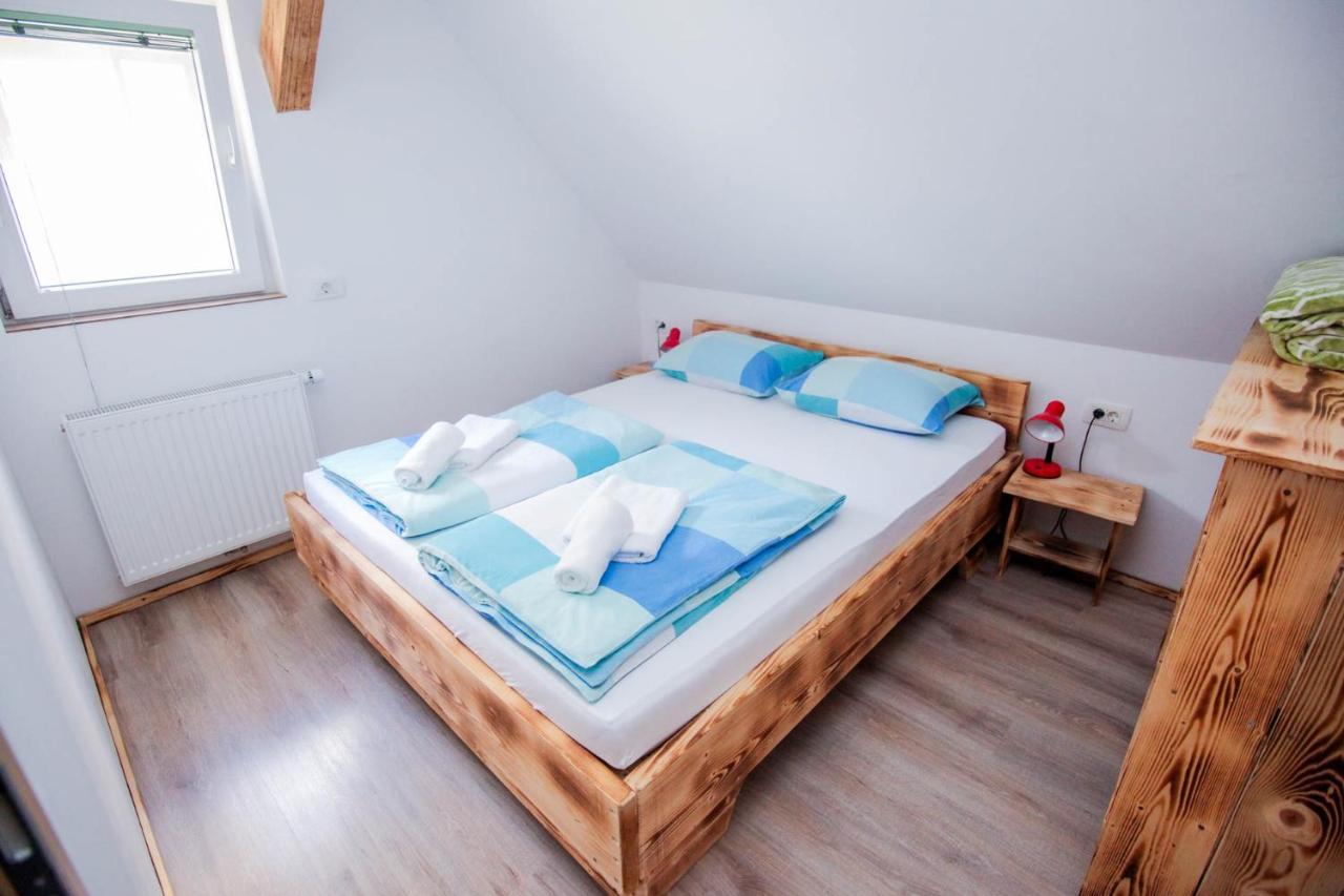 Apartmaji Pri Kozmavo - Little House Bohinji-tó Kültér fotó